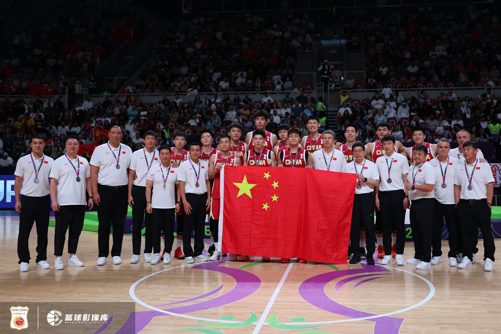 爱游戏运动频道-爱笑男孩的充实暑假！王俊杰发博晒多张亚洲杯照片：Best❤️